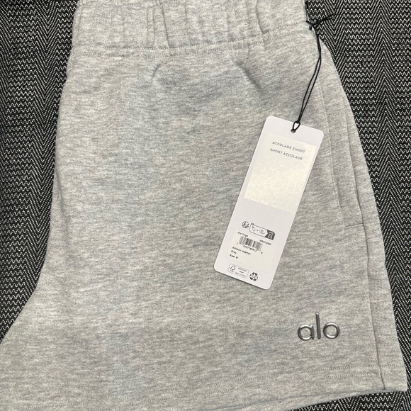 ALO Yoga Accolade heather Gray Shorts - Picture 6 of 7